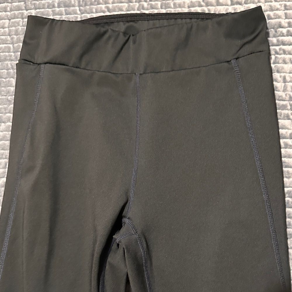 Fabletics Women's Small Black Leggings Zippered Leg Hem
Side Hip Pocket - Picture 8 of 16